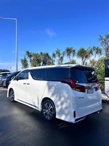 2023 Toyota Alphard - Thumbnail