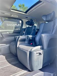 2023 Toyota Alphard - Thumbnail