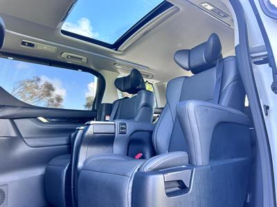 2023 Toyota Alphard - Thumbnail