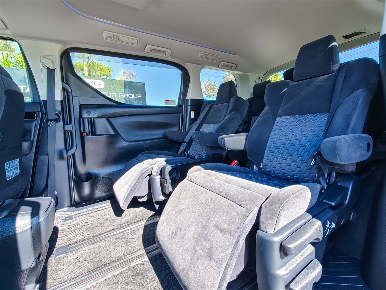2015 Toyota Vellfire