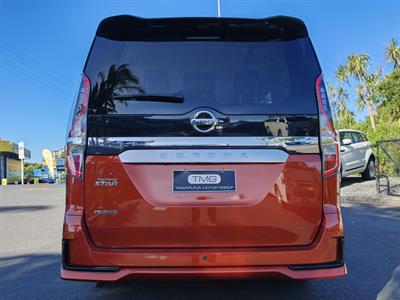 2022 Nissan Serena - Thumbnail
