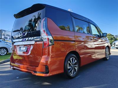 2022 Nissan Serena - Thumbnail