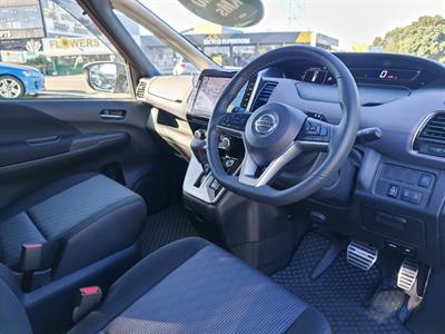 2022 Nissan Serena - Thumbnail