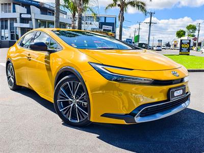 2023 Toyota Prius - Thumbnail