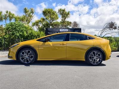 2023 Toyota Prius - Thumbnail