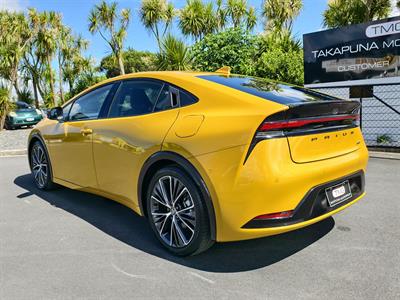 2023 Toyota Prius - Thumbnail