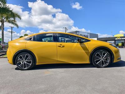 2023 Toyota Prius - Thumbnail