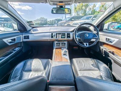 2015 Jaguar XF - Thumbnail