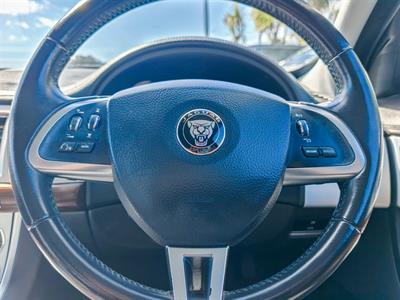 2015 Jaguar XF - Thumbnail