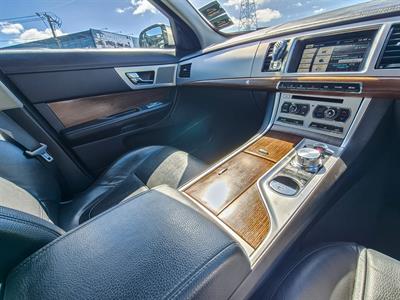 2015 Jaguar XF - Thumbnail