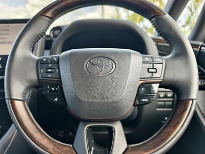 2025 Toyota Alphard - Thumbnail