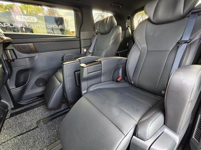 2025 Toyota Alphard - Thumbnail