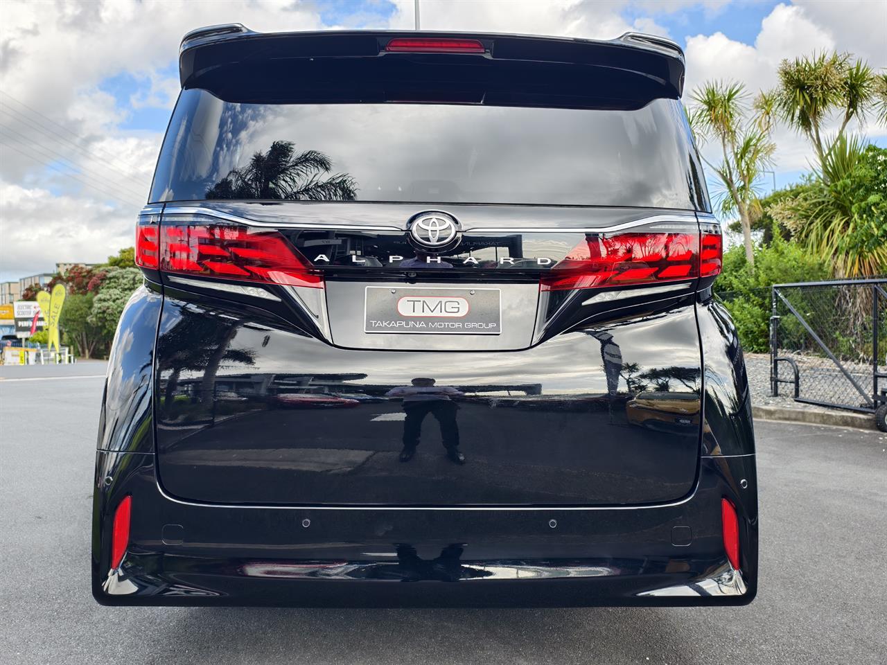 2025 Toyota Alphard