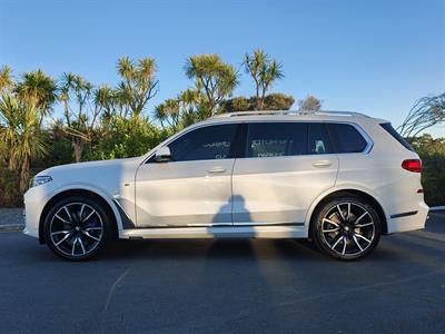 2020 BMW X7 - Thumbnail