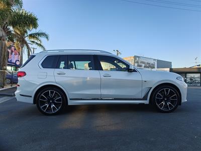 2020 BMW X7 - Thumbnail