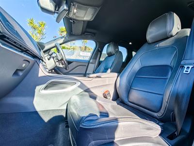 2017 Jaguar F-PACE - Thumbnail
