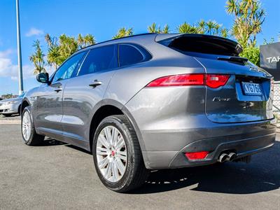 2017 Jaguar F-PACE - Thumbnail