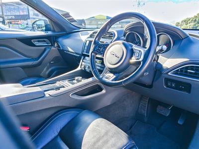 2017 Jaguar F-PACE - Thumbnail