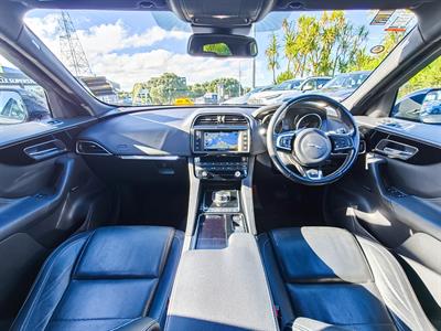 2017 Jaguar F-PACE - Thumbnail
