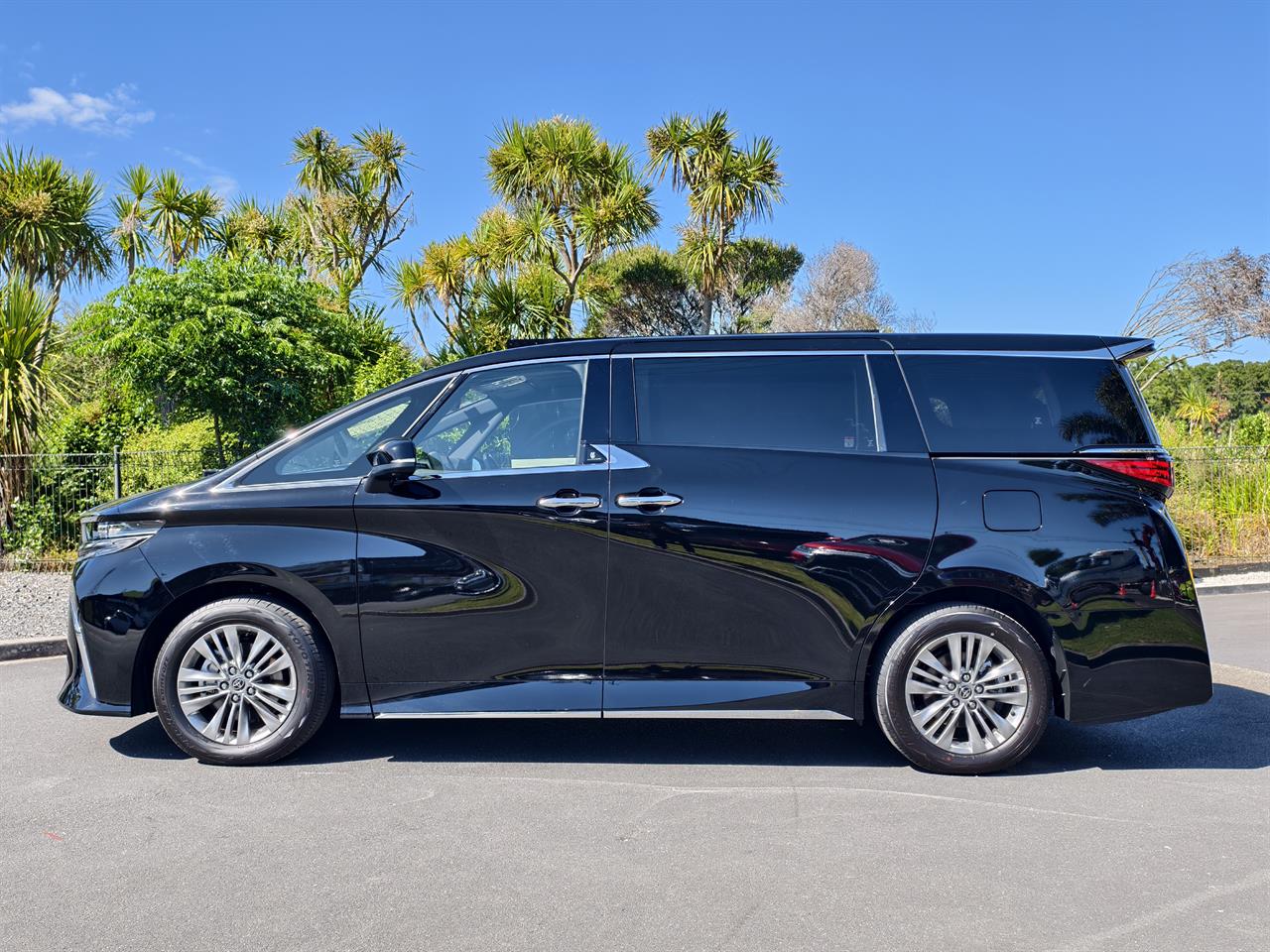 2025 Toyota Alphard