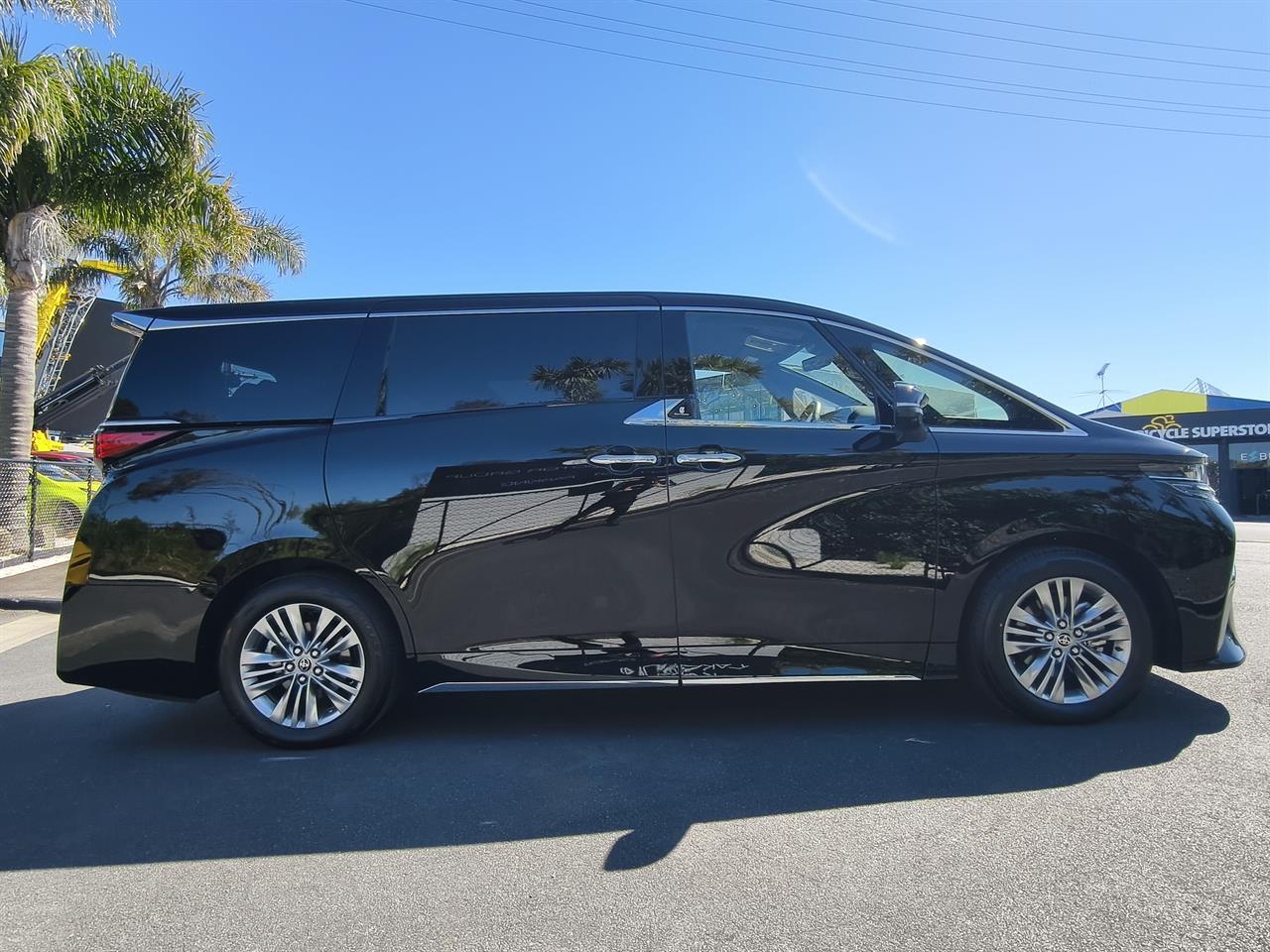 2025 Toyota Alphard