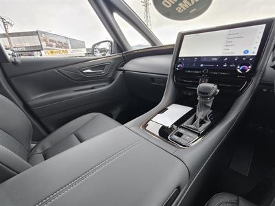 2025 Toyota Alphard - Thumbnail