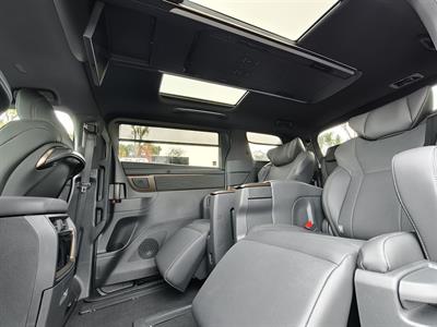 2025 Toyota Alphard - Thumbnail