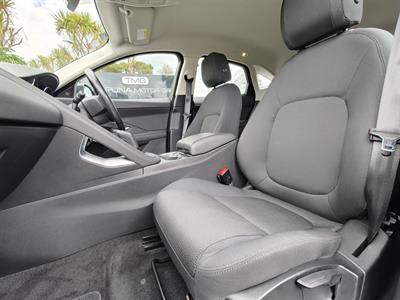 2019 Jaguar E-PACE - Thumbnail