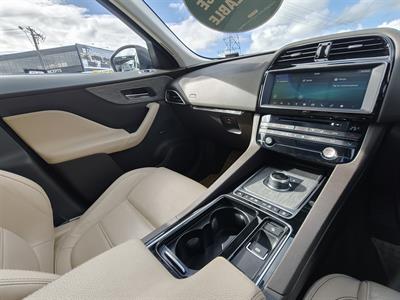 2017 Jaguar F-PACE - Thumbnail