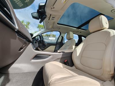 2017 Jaguar F-PACE - Thumbnail