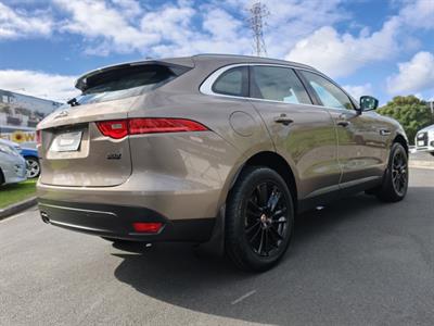 2017 Jaguar F-PACE - Thumbnail
