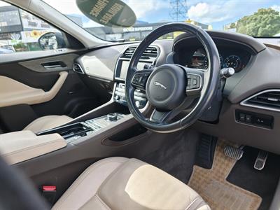2017 Jaguar F-PACE - Thumbnail