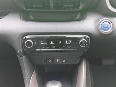 2020 Toyota Yaris - Thumbnail