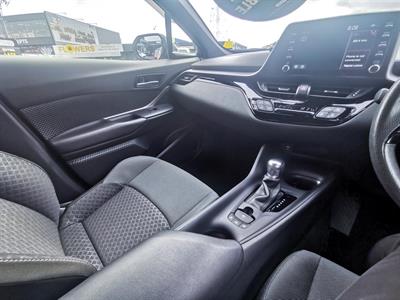 2020 Toyota C-HR - Thumbnail