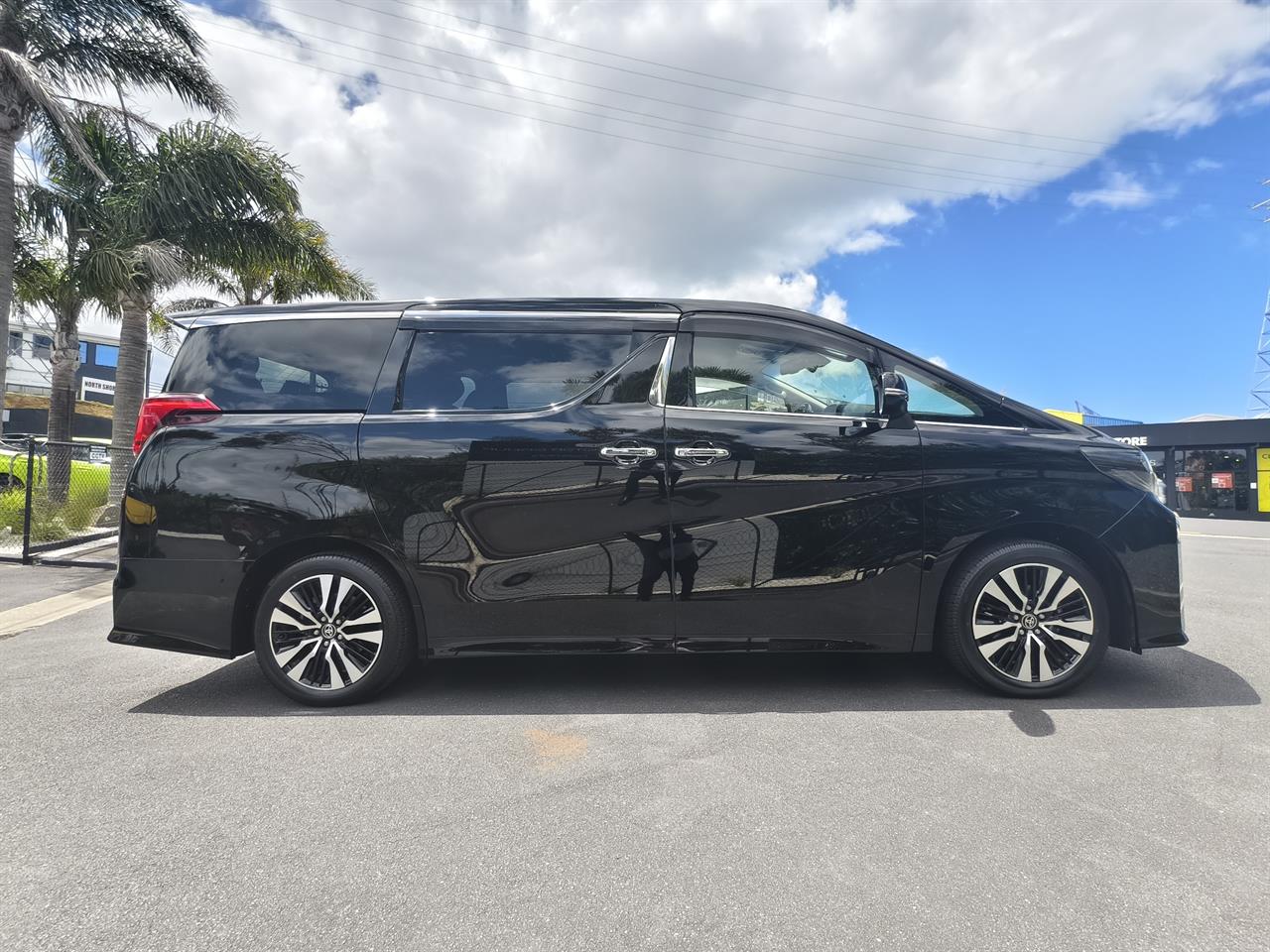 2023 Toyota Alphard