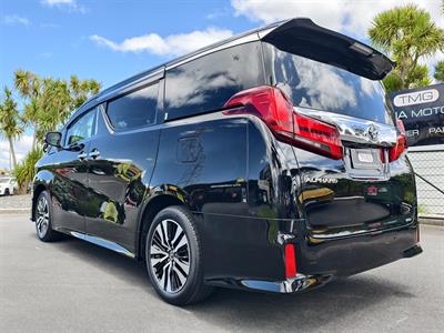 2023 Toyota Alphard - Thumbnail