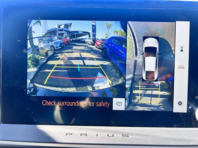 2024 Toyota Prius - Thumbnail