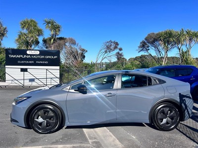 2024 Toyota Prius - Thumbnail