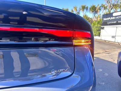2024 Toyota Prius - Thumbnail